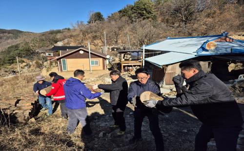 작은 온정 나눈다…‘사랑의 땔감 나누어주기’로 취약계층 겨울나기 지원